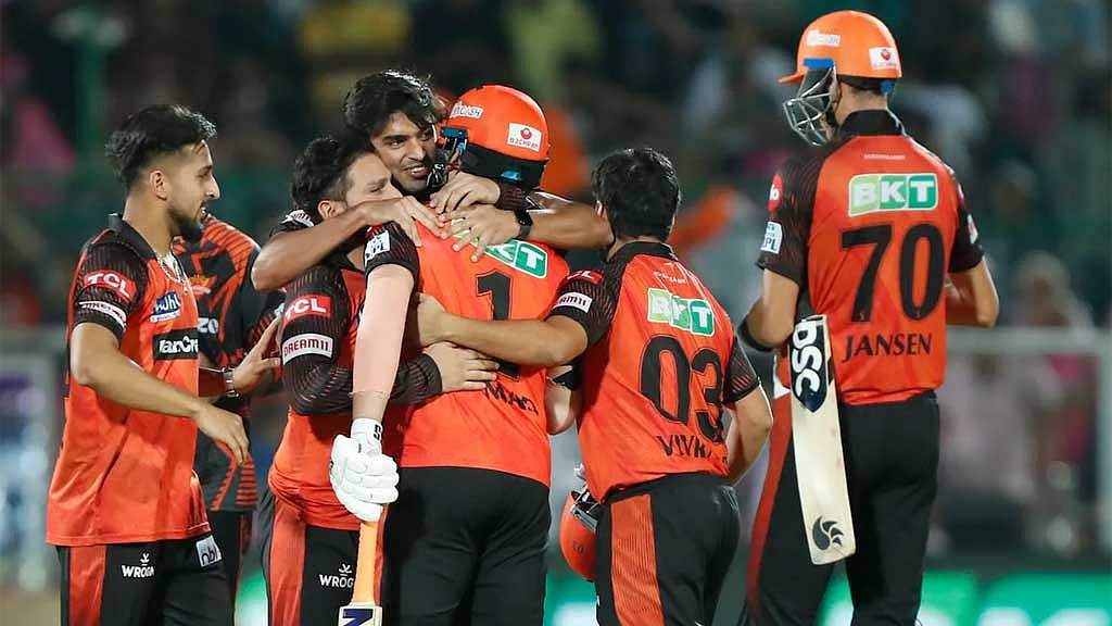 ‘নো’ বল নাটক ও শেষ বলে ছক্কায় স্মরণীয় জয়ে নিজেকে ‘ভাগ্যবান’ মানছেন সামাদ
