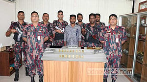 বেনাপোলে তিন কোটি টাকার সোনা উদ্ধার, যুবক আটক