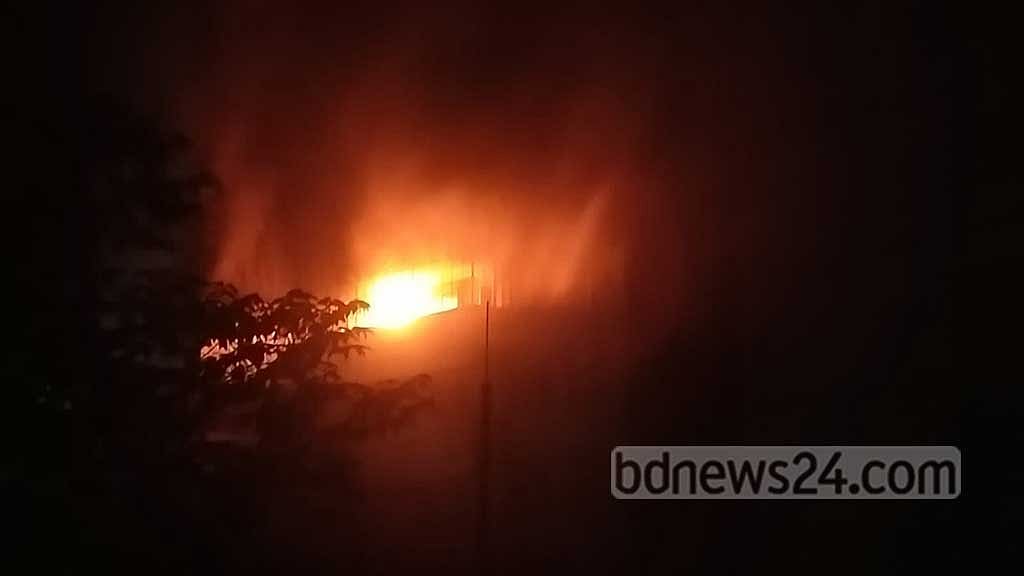 শ্রমিক ‌অসন্তোষের মধ্যে টঙ্গীতে টুপি কারখানায় আগুন, নিভল ৩ ঘণ্টা পর