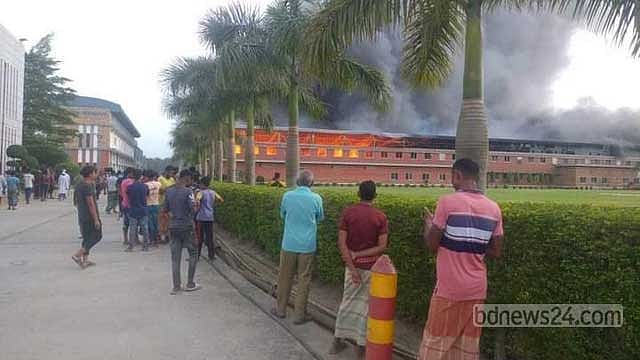 ফরিদপুরে ভয়াবহ আগুনে পুড়ল জুট মিল, বিপুল ক্ষতির আশঙ্কা