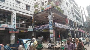 সিদ্দিক বাজারের ‘রোজ মেরিনার্স’ ভবন ঝুঁকিপূর্ণ ঘোষণা