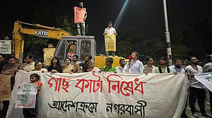তপ্ত নগরে গাছ কেটে ‘সৌন্দর্যবর্ধন’