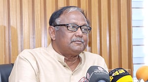 ‘সিন্ডিকেট’ ধরতে পারছেন না কেন, প্রশ্ন বাণিজ্যমন্ত্রীকে