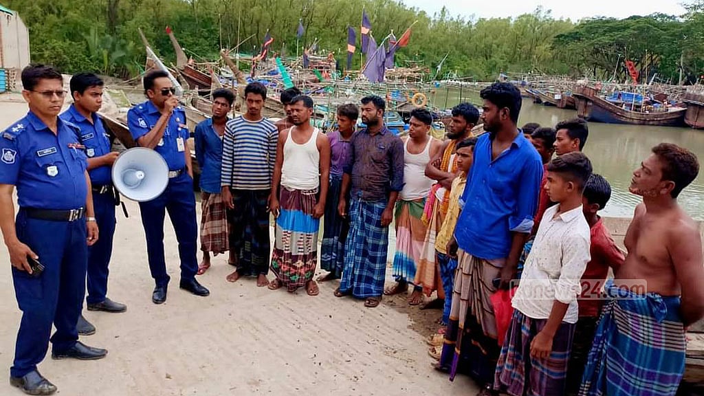 ঘূর্ণিঝড় মোখা: ভোলায় নদী পাড়ের মানুষ সরাতে মাইকিং, প্রস্তুত আশ্রয়কেন্দ্র