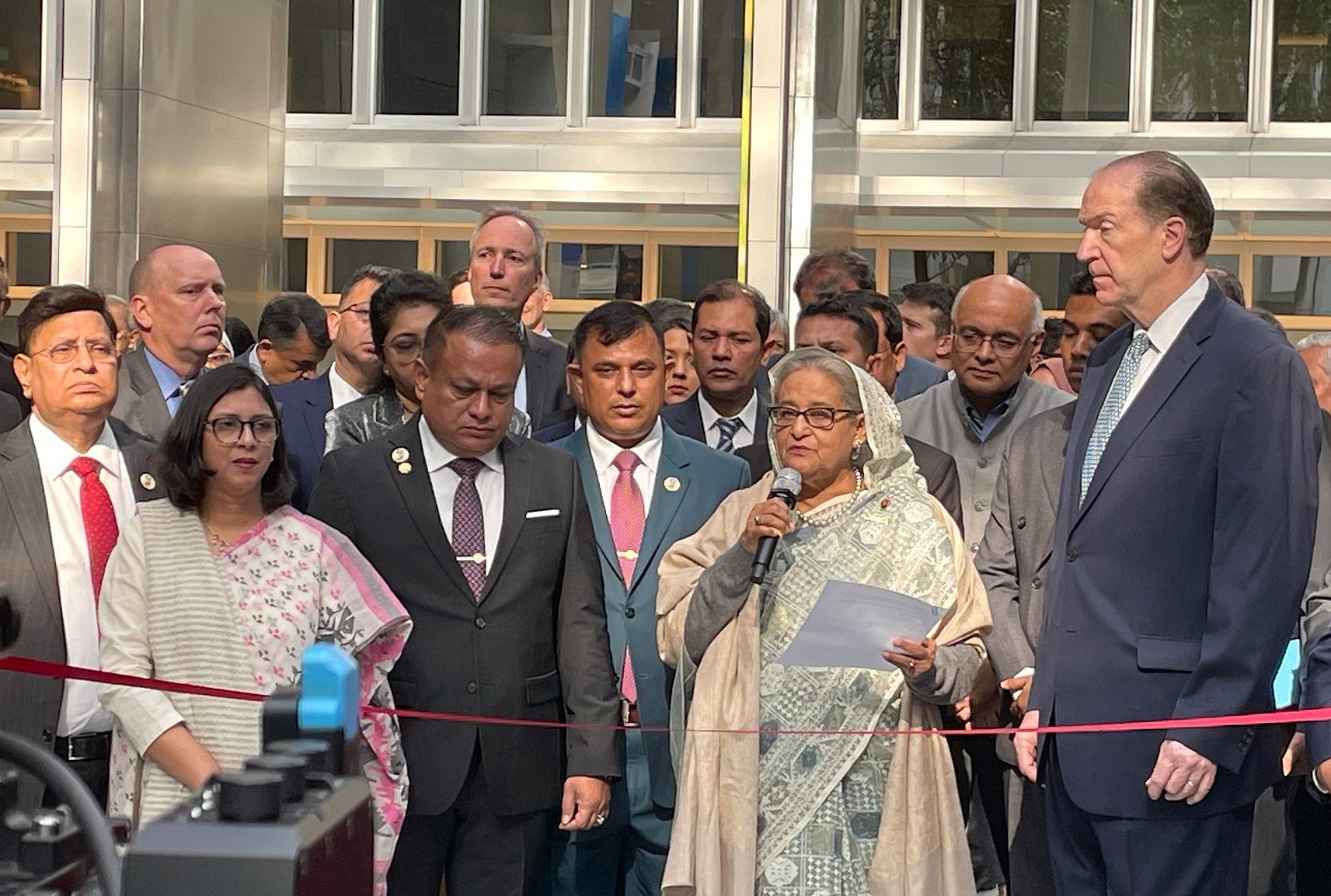 উজ্জ্বল ভবিষ্যতের জন্য আসুন একসঙ্গে কাজ করি: বিশ্ব ব্যাংককে প্রধানমন্ত্রী