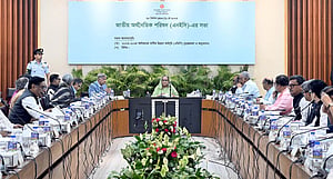 ‘অহেতুক’ বিদেশ ভ্রমণ না করার নির্দেশ প্রধানমন্ত্রীর