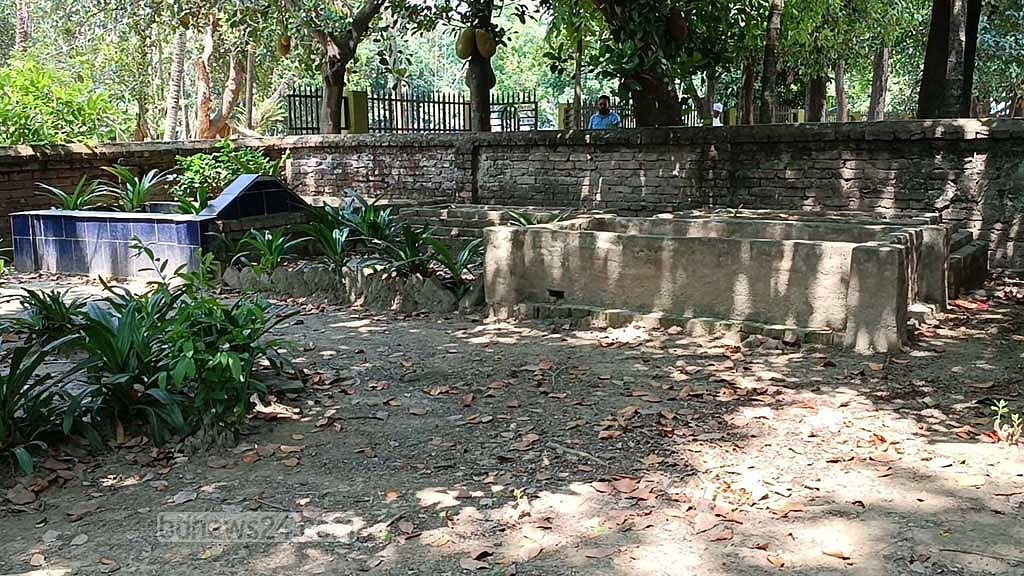 গাজীপুরে বাবার কবরের পাশে শায়িত হবেন ফারুক