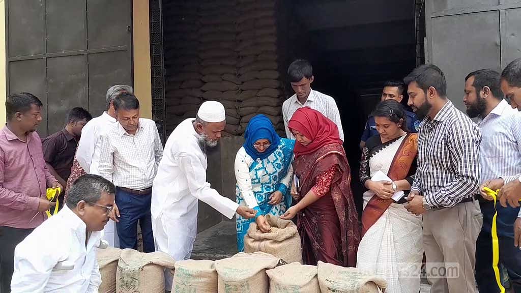 লক্ষ্যমাত্রা পূরণের প্রত্যাশায় নেত্রকোণায় ধান-চাল ক্রয় শুরু