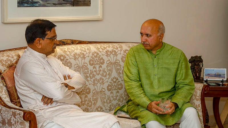 বিডিনিউজ টোয়েন্টিফোর ডটকমের বর্ষবরণ অনুষ্ঠানে আওয়ামী লীগের যুগ্ম-সাধারণ সম্পাদক মাহবুব-উল আলম হানিফ ও ঢাকায় ভারতীয় হাই কমিশনের মিনিস্টার রাজেশ কুমার অগ্নিহোত্রী।