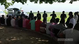 আত্মসমর্পণ করছেন আরও ৩ শতাধিক ‘চরমপন্থি’