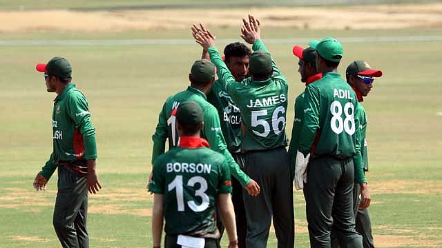 আহরারের দুর্দান্ত শতকে ইংল্যান্ডকে হারাল যুবারা