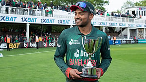 ম্যাচের মোড় ঘুরিয়ে দেওয়া উইকেট নিয়ে হেরাথ ও মিরাজকে কৃতিত্ব দিলেন শান্ত