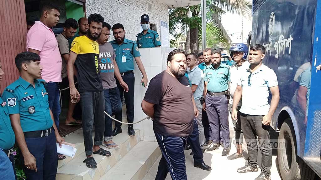 ‘নৌকা সমর্থকদের মারধরে’ গ্রেপ্তার ছাত্রলীগ নেতাসহ ১৩ জন কারাগারে