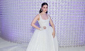 মেটের গালিচায় আলিয়াকে ভুল করে ঐশ্বরিয়া বলে ডাক