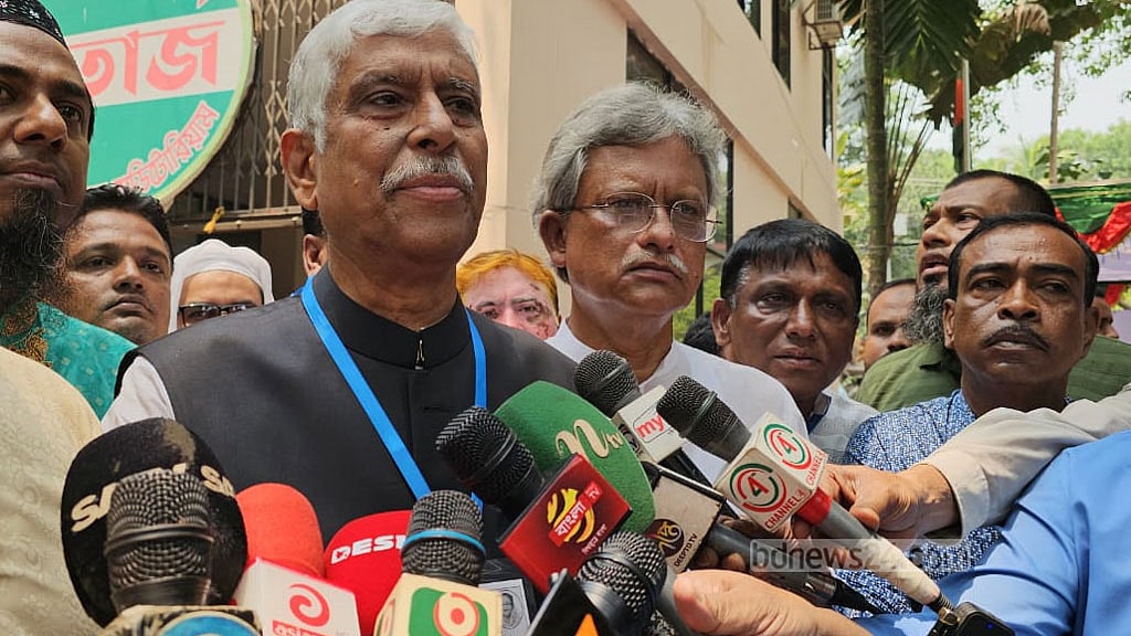 গাজীপুর সিটি নির্বাচন: প্রতীক পেয়েই প্রচারে নামলেন প্রার্থীরা