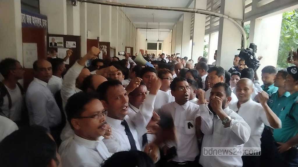 গোলযোগের মধ্যেই তারেক-জোবায়দার মামলায় আরেকজনের সাক্ষ্যগ্রহণ