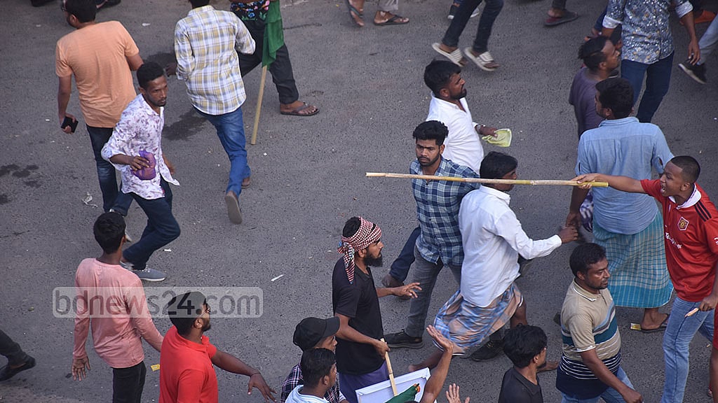 চট্টগ্রামে বিএনপির পদযাত্রা থেকে ঢিল, পুলিশের মামলায় গ্রেপ্তার ৯