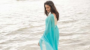 ফারিণ এবার সাগর সৈকতে