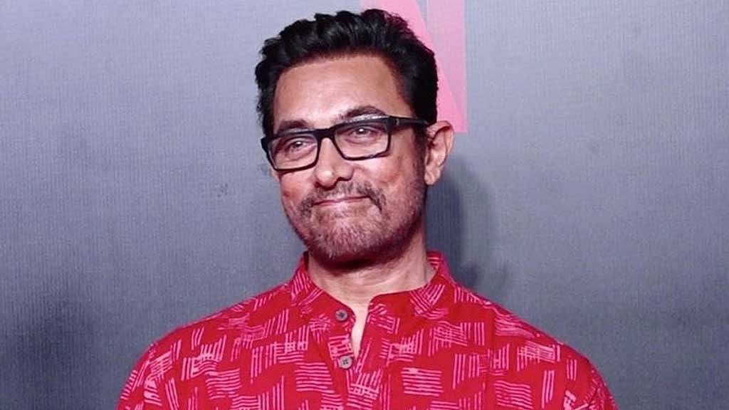 ‘প্রশান্তির’ প্রত্যাশায় ধ্যান শিখতে নেপালে আমির