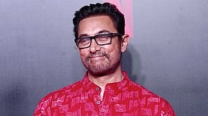 ‘প্রশান্তির’ প্রত্যাশায় ধ্যান শিখতে নেপালে আমির