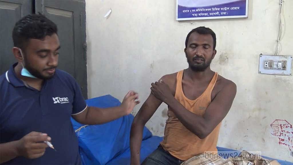 ঝিনাইদহে কুকুরের কামড়ে শিশুসহ ১৪ জন আহত