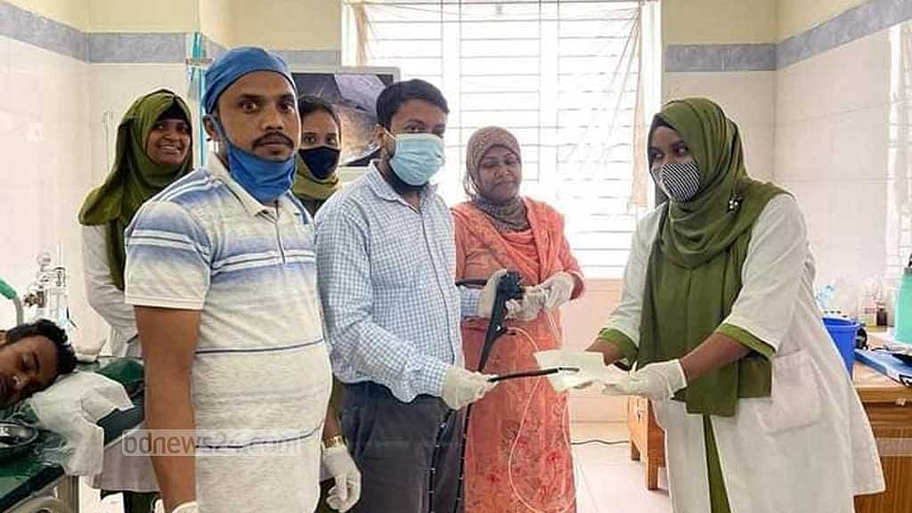 পেট ব্যথা নিয়ে হাসপাতালে যুবক, বের হল ১৫ কলম