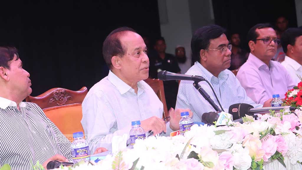 গাজীপুরের মত ভোট করতে বরিশালের প্রার্থীদের সাহায্য চাইলেন সিইসি