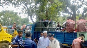 গাজীপুরে কেন্দ্রে কেন্দ্রে যাচ্ছে ভোটের সরঞ্জাম