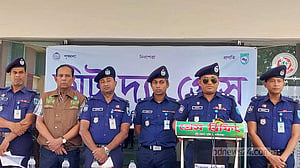 নিজের হাত-পা বেঁধে ব্যাংক ডাকাতির নাটক নৈশপ্রহরীর, দাবি পুলিশের