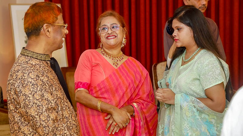বিডিনিউজ টোয়েন্টিফোর ডটকমের বর্ষবরণ অনুষ্ঠানে আলাপচারিতায় সাবেক পুলিশ মহাপরিদর্শক এ কে এম শহীদুল হক এবং আইনজীবী তুরিন আফরোজ।