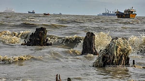 ঘূর্ণিঝড় মোখা: এলএনজি সরবরাহ বন্ধ