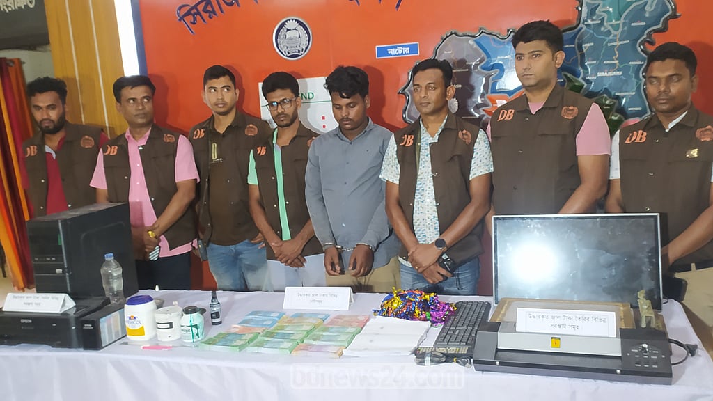 সিরাজগঞ্জে জাল নোটসহ সরঞ্জাম জব্দ, যুবক গ্রেপ্তার