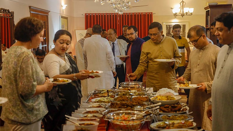 বিডিনিউজ টোয়েন্টিফোর ডটকমের বর্ষবরণ অনুষ্ঠানে মুখরোচক সব বাঙালি খাবারে আপ্যায়ন করা হয় অতিথিদের।