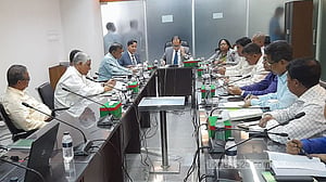 আজমতের দুঃখ প্রকাশে সিইসি সন্তুষ্ট