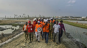 চট্টগ্রামের ৬ উপজেলার আড়াই লাখ মানুষকে নিরাপদ স্থানে নেওয়ার প্রস্তুতি