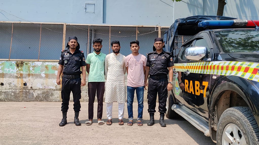 চট্টগ্রামে এসএসসির ‘ভুয়া প্রশ্নপত্র বিক্রি’, ৩ শিক্ষার্থী আটক