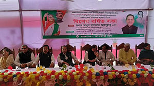বরিশালে দলের সভায় যাননি প্রার্থী খোকন সেরনিয়াবাত