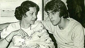 সঞ্জয় দত্তের স্মরণে মা নার্গিস