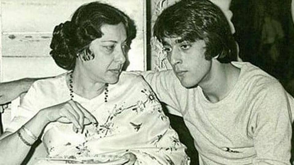 সঞ্জয় দত্তের স্মরণে মা নার্গিস
