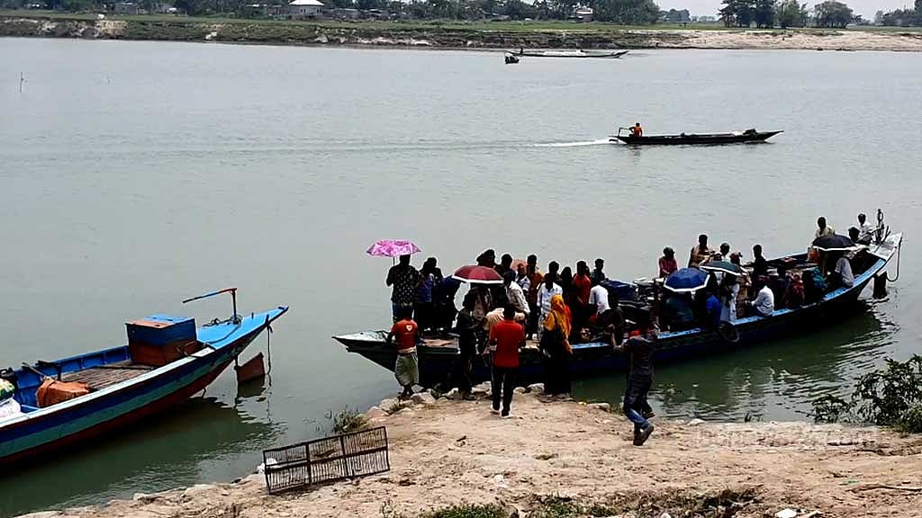 ফরিদপুরে খেয়া ভাড়া ১০ টাকা, ইজারাদার নিচ্ছে ৫০ টাকা