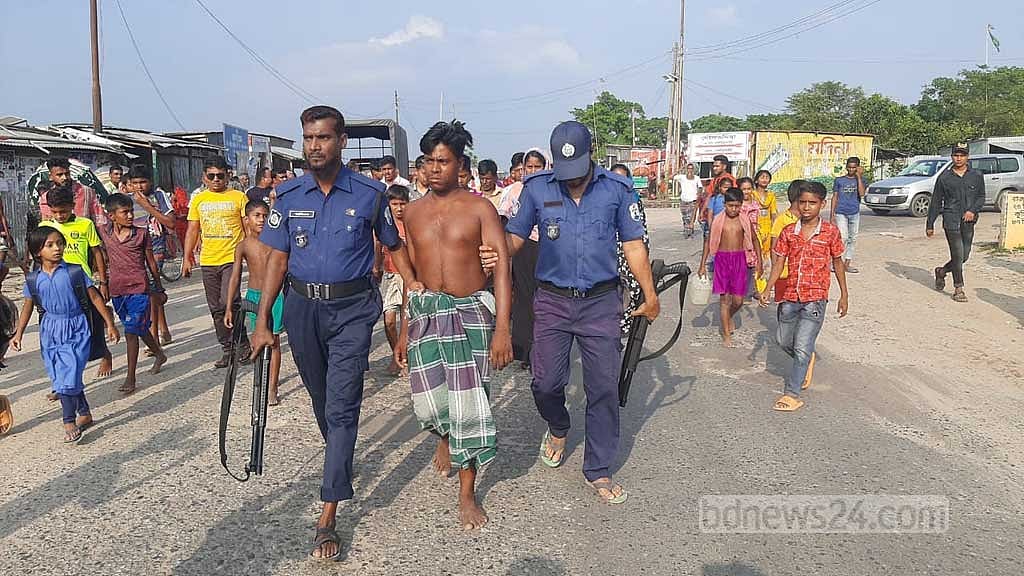 মাঝ পদ্মায় ট্রলারে ডাকাতি, কোটি টাকা লুটের অভিযোগ