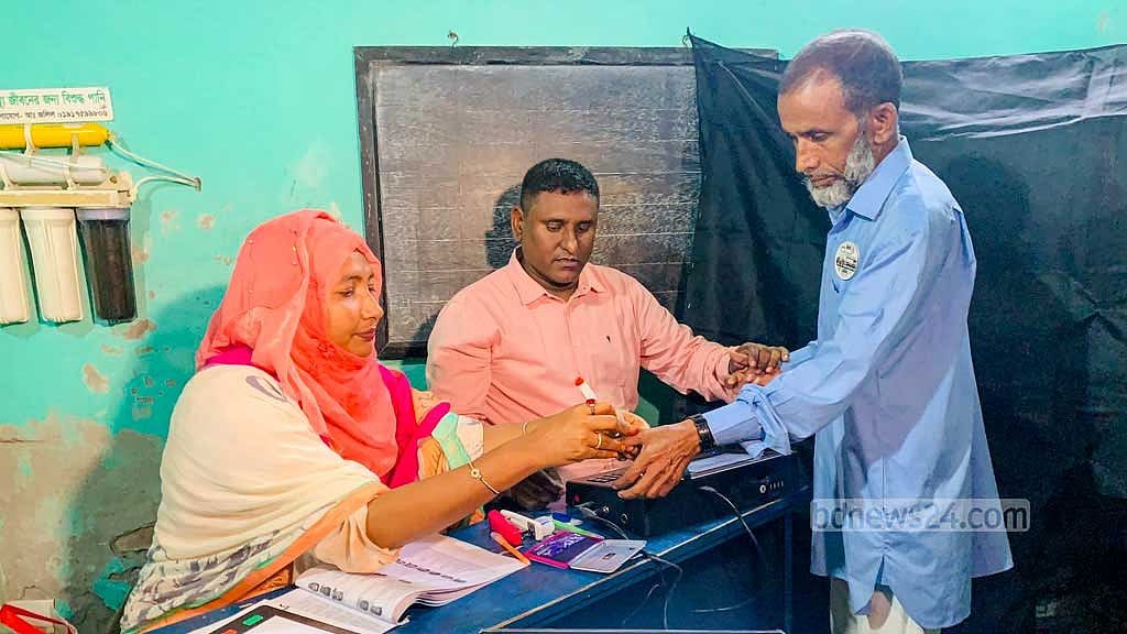 ৬ ঘণ্টায় ভোট পড়েছে প্রায় ৫০%: রিটার্নিং কর্মকর্তার কার্যালয়