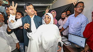 গাজীপুরে আজমতের নৌকা ডুবিয়ে মাকে ভাসালেন জাহাঙ্গীর
