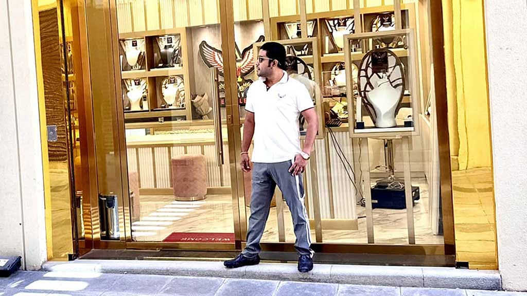 আরাভের দাবি ‘গ্রেপ্তার’ হয়েছিলেন, পুলিশ অন্ধকারে