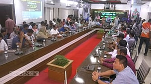 কক্সবাজারে আশ্রয় কেন্দ্র খুলে দেওয়া হবে শনিবার সকালে