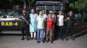 বিদেশ পাঠানোর নামে ‘ভুয়া ভিসা’, ঢাকায় গ্রেপ্তার ৬