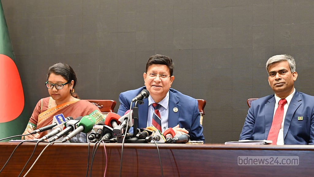 নতুন কোনো নিষেধাজ্ঞার কথা জানি না: পররাষ্ট্রমন্ত্রী