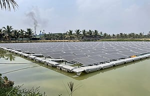 প্রথম ভাসমান সৌর প্যানেলের বিদ্যুৎ যুক্ত হল জাতীয় গ্রিডে