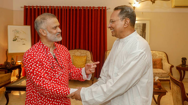 বিডিনিউজ টোয়েন্টিফোর ডটকমের বর্ষবরণ অনুষ্ঠানে প্রধান সম্পাদক তৌফিক ইমরোজ খালিদীর সঙ্গে জাতীয় সমাজতান্ত্রিক দলের সভাপতি হাসানুল হক ইনু। &amp;nbsp;