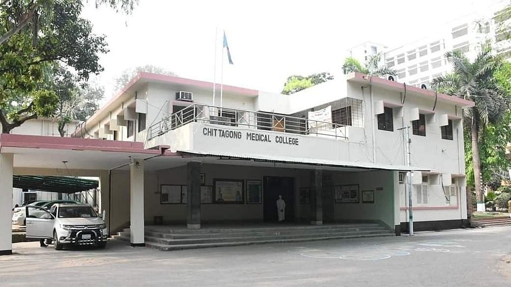 এমবিবিএস ভর্তিতে বাধা-মামলা, ২ কোটি টাকা ক্ষতিপূরণের নির্দেশ